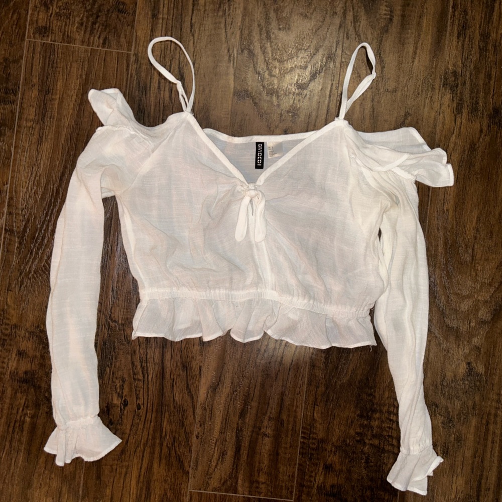 Off the shoulder light weight long sleeved shirt. Lightly worn